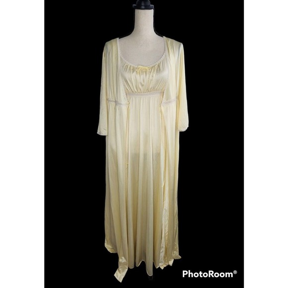 Lorraine Lingerie Nylon Yellow Satin Nightgown Robe 2 pc Set Vintage 70s Small - Picture 1 of 13